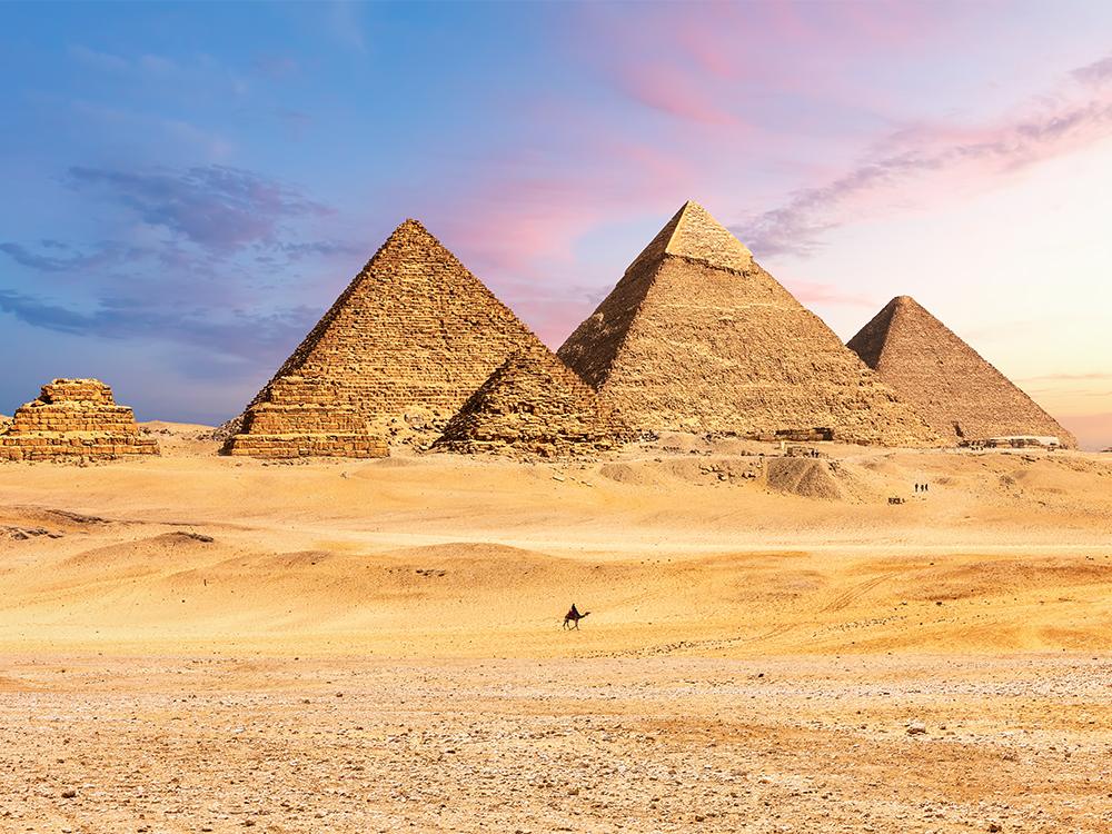 famous-great-pyramids-egypt-giza-cairo-district